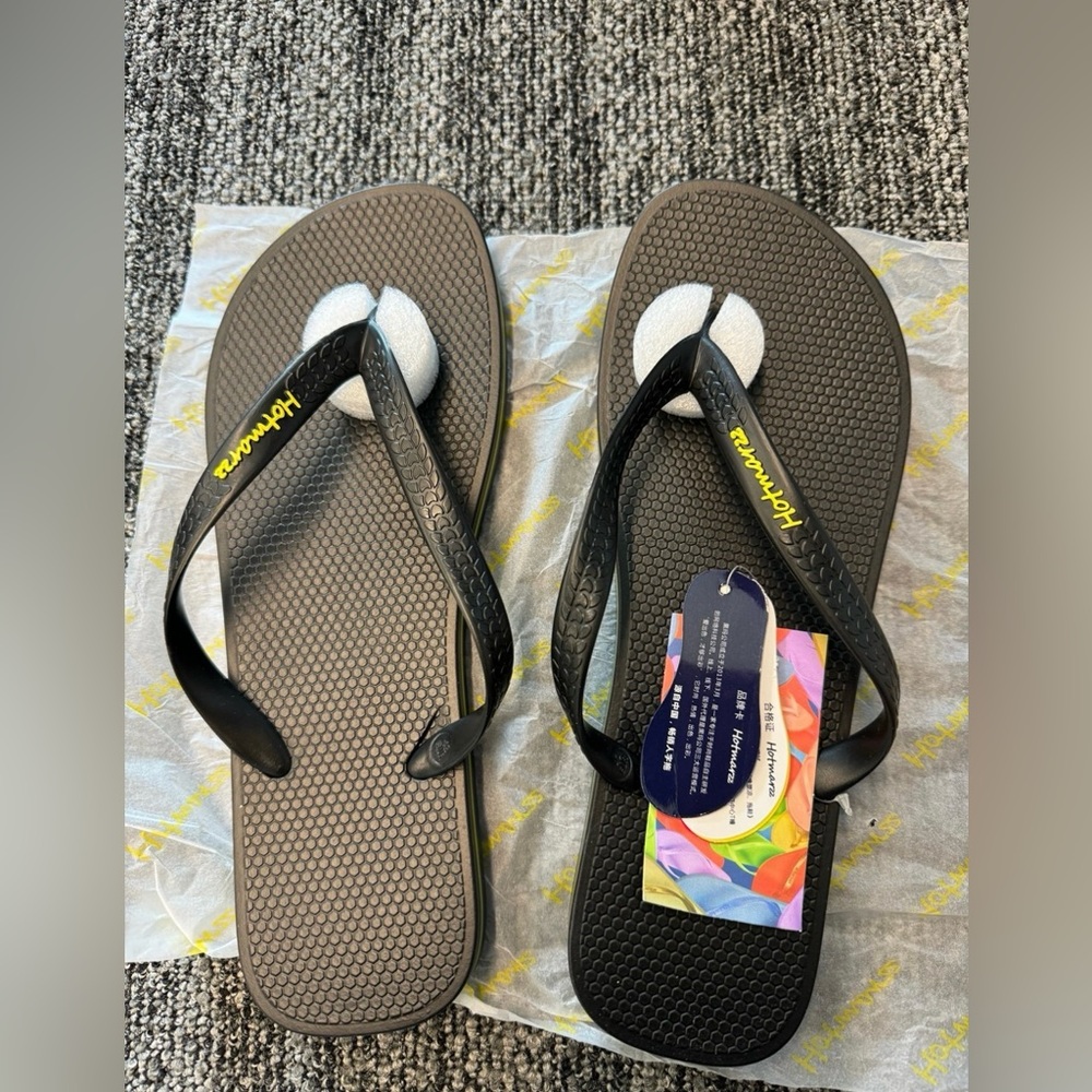 Hotmarzz Men’s slipper. Size 10.